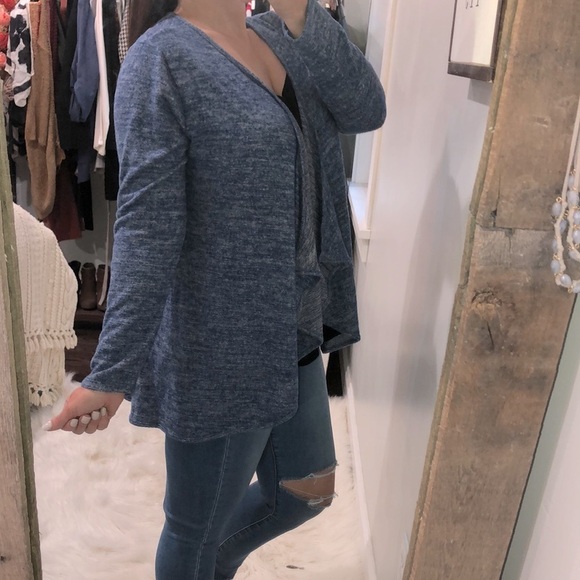 Lularoe size medium blue sweater knit cardigan - Picture 3 of 5